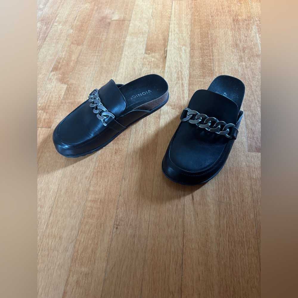 Vionic Women’s Black Georgie Mule Shoes - size 8